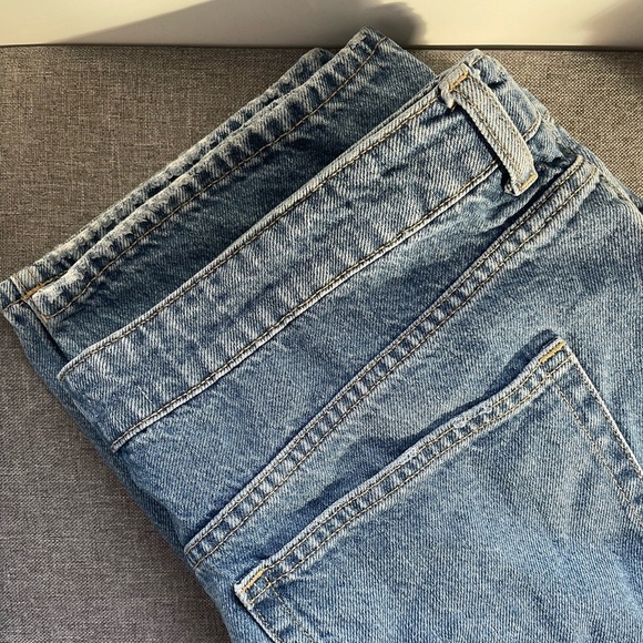 H&M High Rise Button Fly Jean, Light Wash, Women’s 16 - Picture 3 of 9